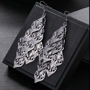 🖤🆕🖤 Gun Metal Tassel Earrings